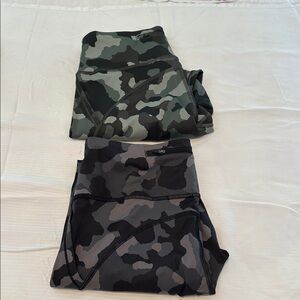 Athleta Lightning Camo 7/8 tight two pair Medium
